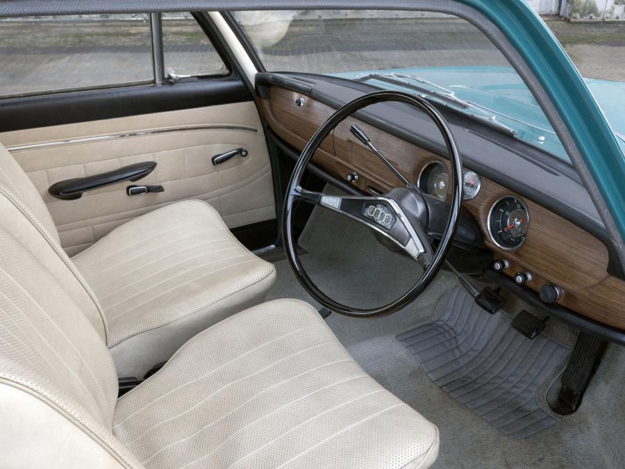 Интерьер Audi 80 Variant (F103) 1966 года  (UK) (фото 8 из 15)